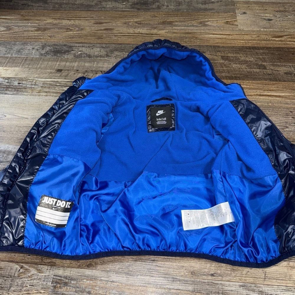 Boys Nike Small Navy Blue Hooded Puffer Jacket Fleece Lined Coat Size 5 - Picture 4 of 8